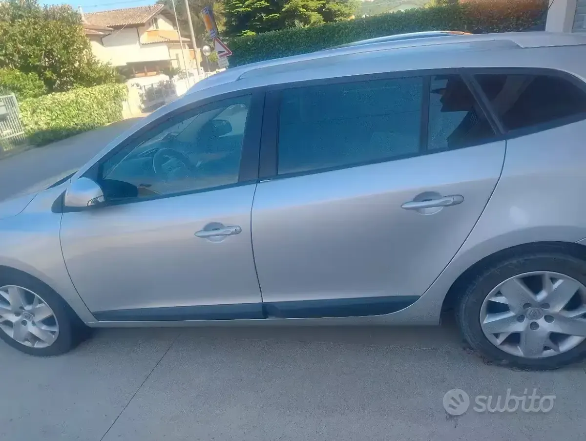 Usata Renault Mégane GrandTour 110 CV (80 kW) 2012 Grigio Station wagon
