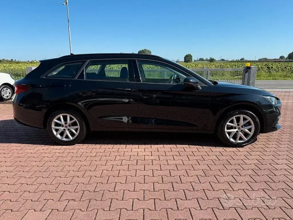 Usata Seat Leon Style 116 CV (85 kW) 2023 Nero Station wagon