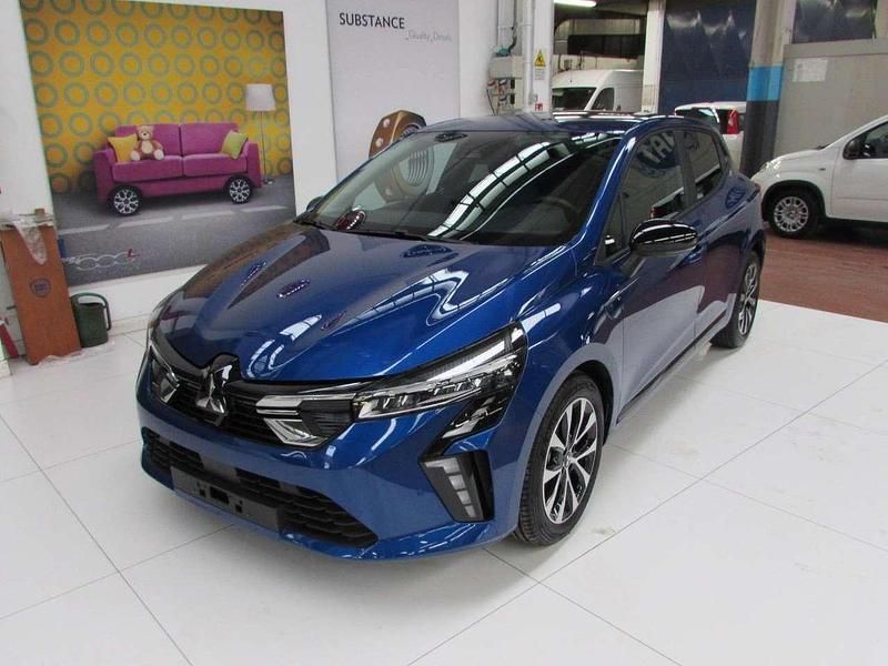 Blu met. Usata 2024 Mitsubishi Colt Invite Tre volumi | 15.490 € (Buon prezzo) - Immagine 1/4