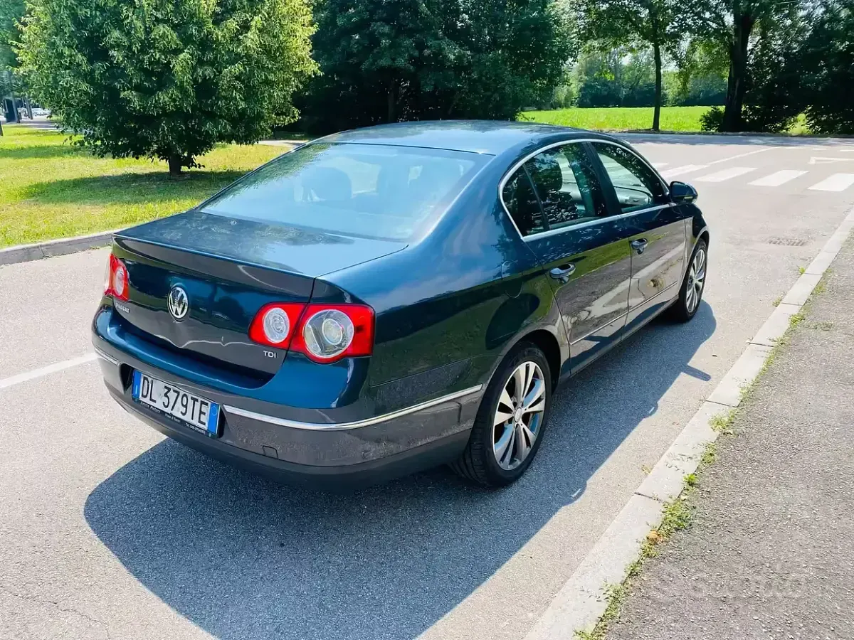 Usata VW Passat Comfortline 105 CV (77 kW) 2007 Blu Berlina