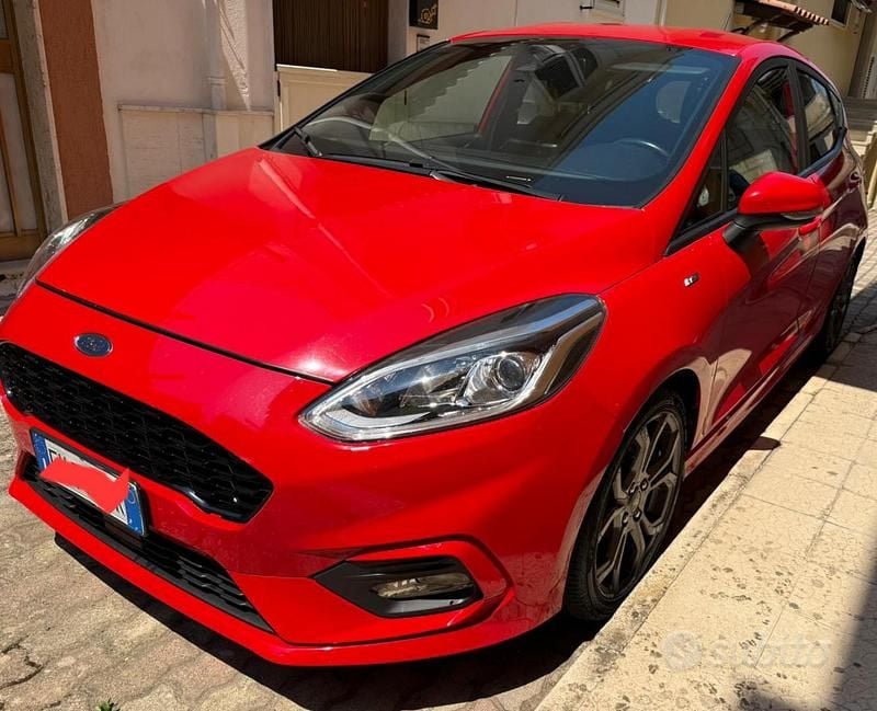 Rosso Usata 2019 Ford Fiesta ST-Line Due volumi | 10.500 € (Buon prezzo) - Immagine 1/4