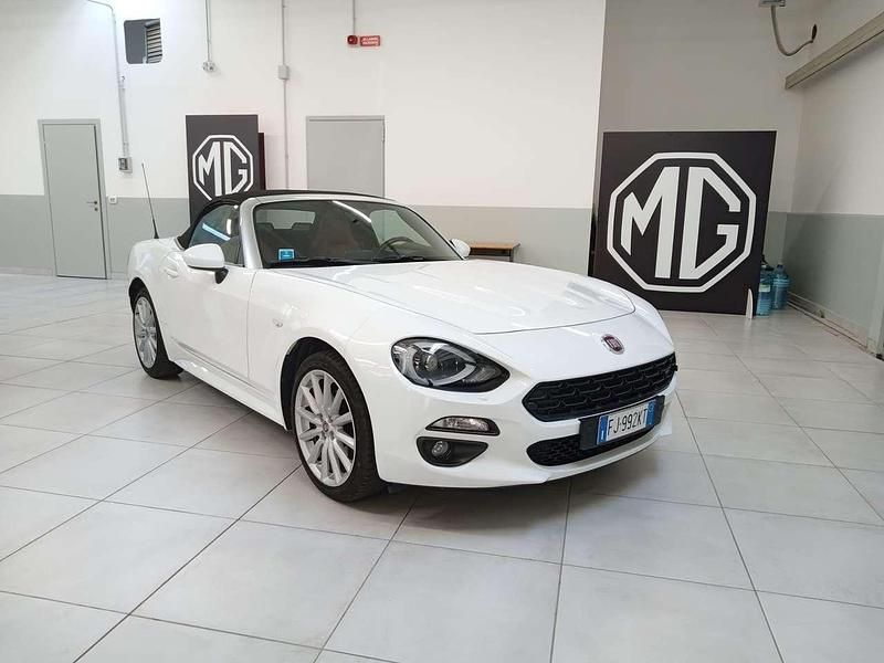 Usata Fiat 124 Spider Lusso 140 CV (102 kW) 2017 Bianco interno beige Cabrio