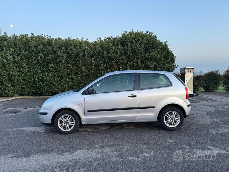 Usata VW Polo Trendline 75 CV (55 kW) 2005 Grigio Berlina