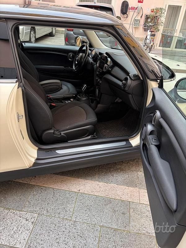 Usata Mini Cooper D 116 CV (85 kW) 2019 Bianco Utilitaria