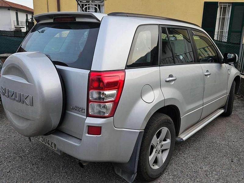 Usata Suzuki Grand Vitara 129 CV (94 kW) 2006 Argento SUV
