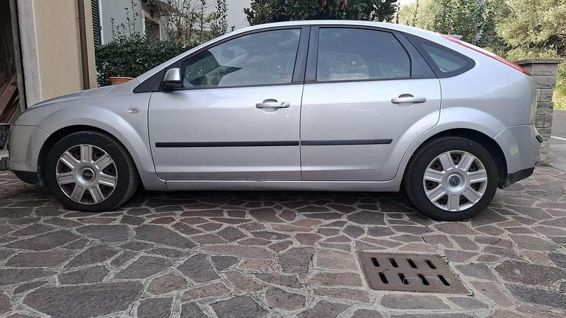 Usata Ford Focus 110 CV (80 kW) 2005 Grigio Berlina