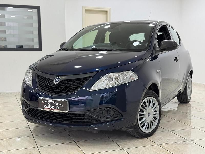 Usata Lancia Ypsilon 69 CV (50 kW) 2018 Blu Utilitaria