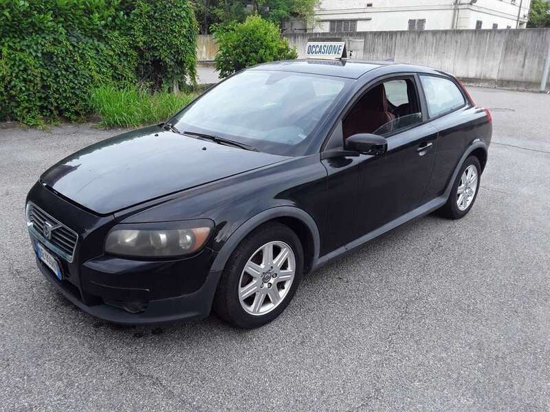 Usata Volvo C30 Kinetic 101 CV (74 kW) 2006 Nero Utilitaria