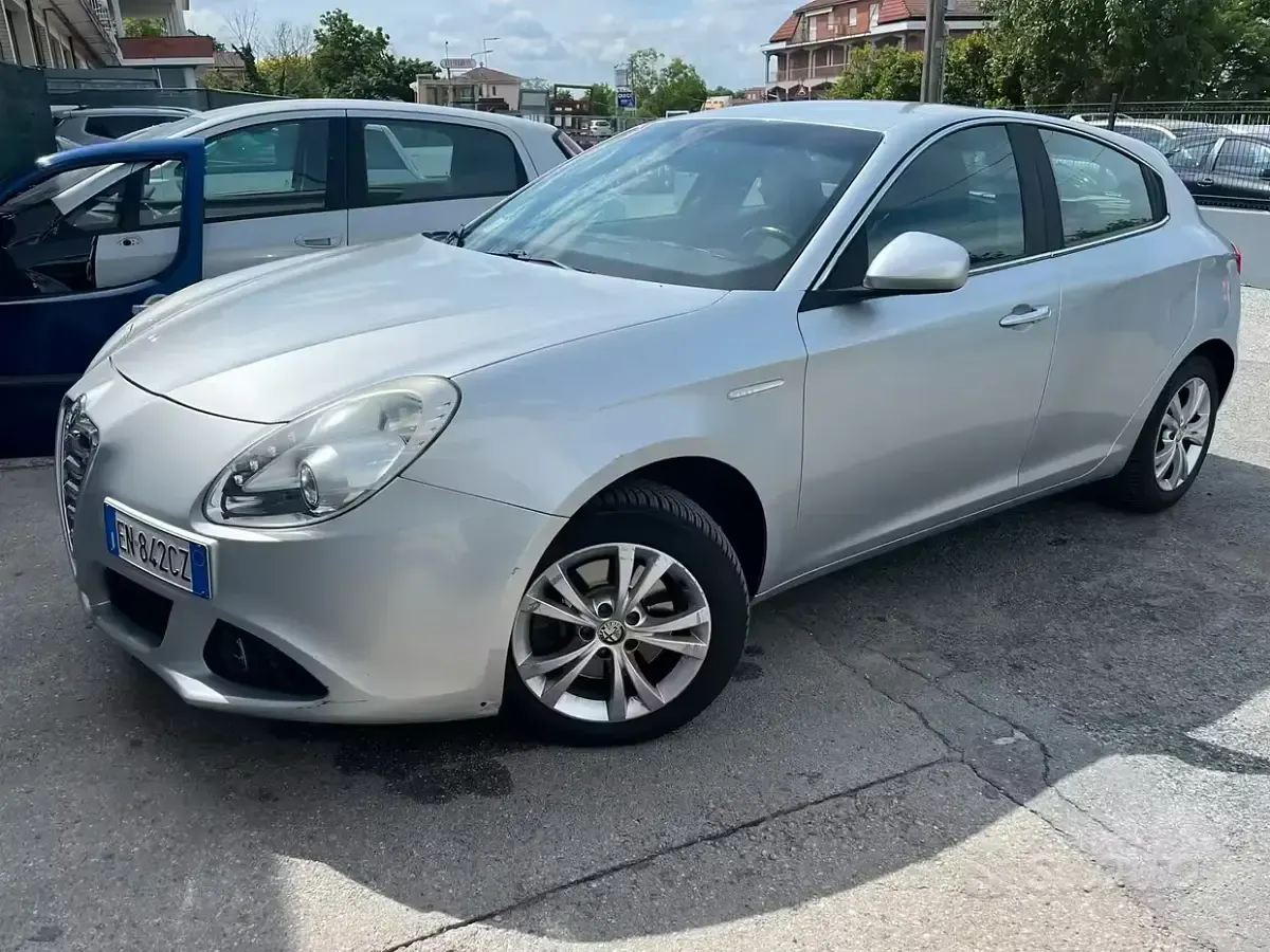 Usata Alfa Romeo Giulietta 170 CV (125 kW) 2012 Grigio Utilitaria