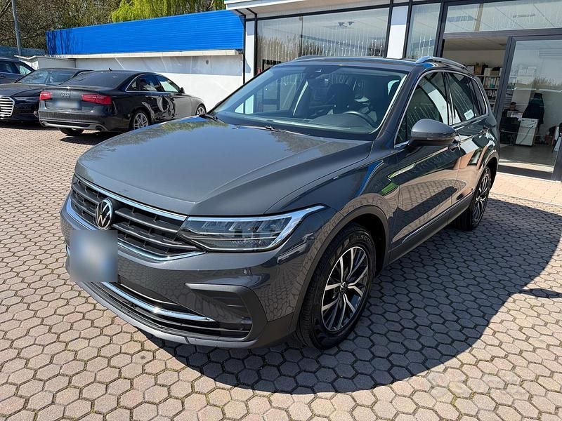 Usata VW Tiguan Life 150 CV (110 kW) 2022 Grigio SUV