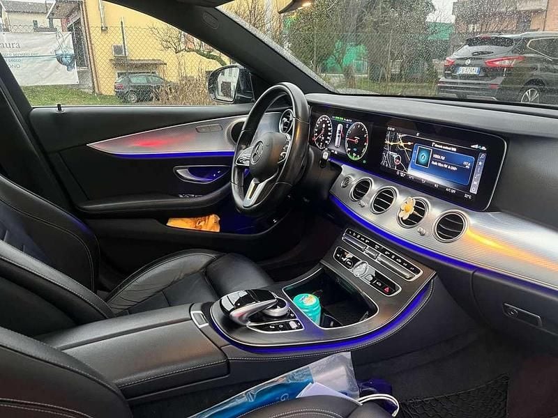 Usata Mercedes E300 Premium Plus 194 CV (142 kW) 2019 Blu/azzurro Station wagon
