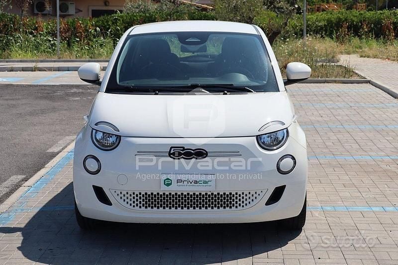 Usata Fiat 500e La Prima 86 kW (118 CV) 2024 Bianco Berlina