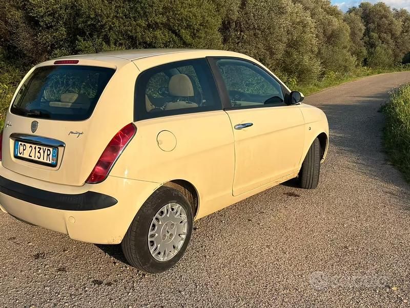 Usata Lancia Ypsilon 75 CV (55 kW) 2005 Utilitaria