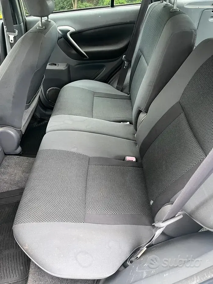 Usata Toyota RAV4 116 CV (85 kW) 2003 Grigio SUV