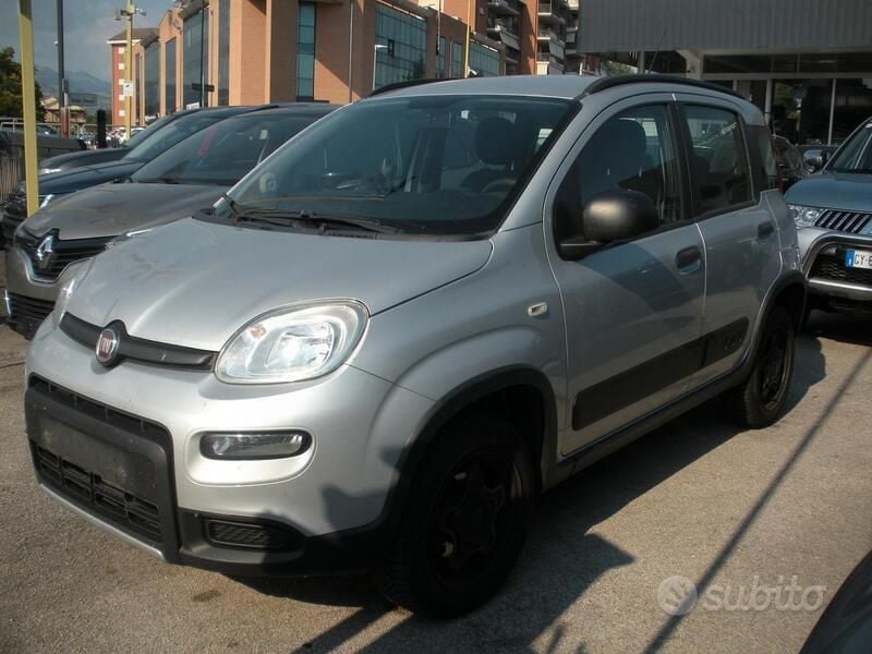 Argento Usata 2021 Fiat Panda 4x4 Due volumi | 14.500 € (Buon prezzo) - Immagine 1/4