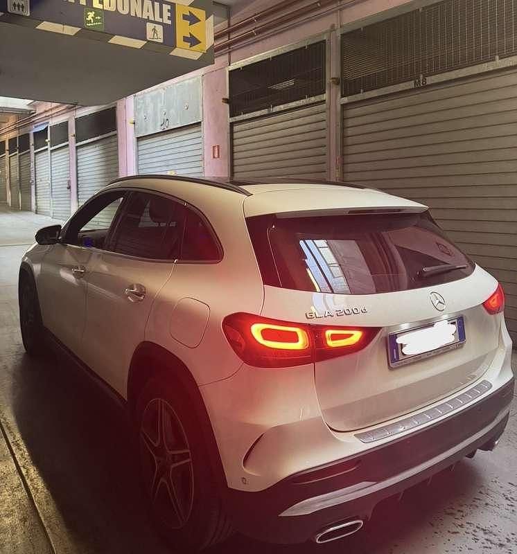 Usata Mercedes GLA200 Premium 150 CV (110 kW) 2021 Bianco SUV