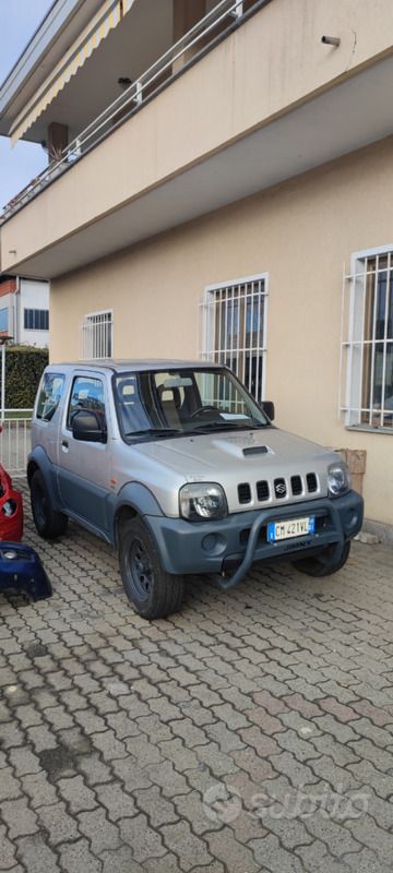 Grigio Usata 2004 Suzuki Jimny SUV | 8200 € (Buon prezzo) - Immagine 1/4
