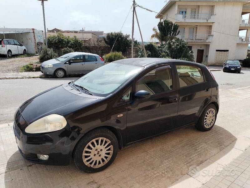 Usata Fiat Punto 90 CV (66 kW) 2006 Nero Utilitaria