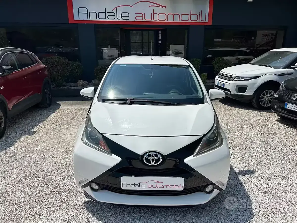 Usata Toyota Aygo X-wave 69 CV (50 kW) 2015 Bianco Utilitaria