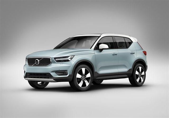 Usata Volvo XC40 Momentum 163 CV (119 kW) 2021 Nero SUV