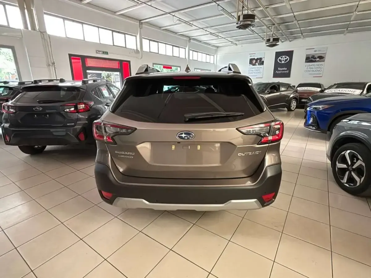 Nuova Subaru Outback Premium 169 CV (124 kW) 2026 Bronzo Furgone