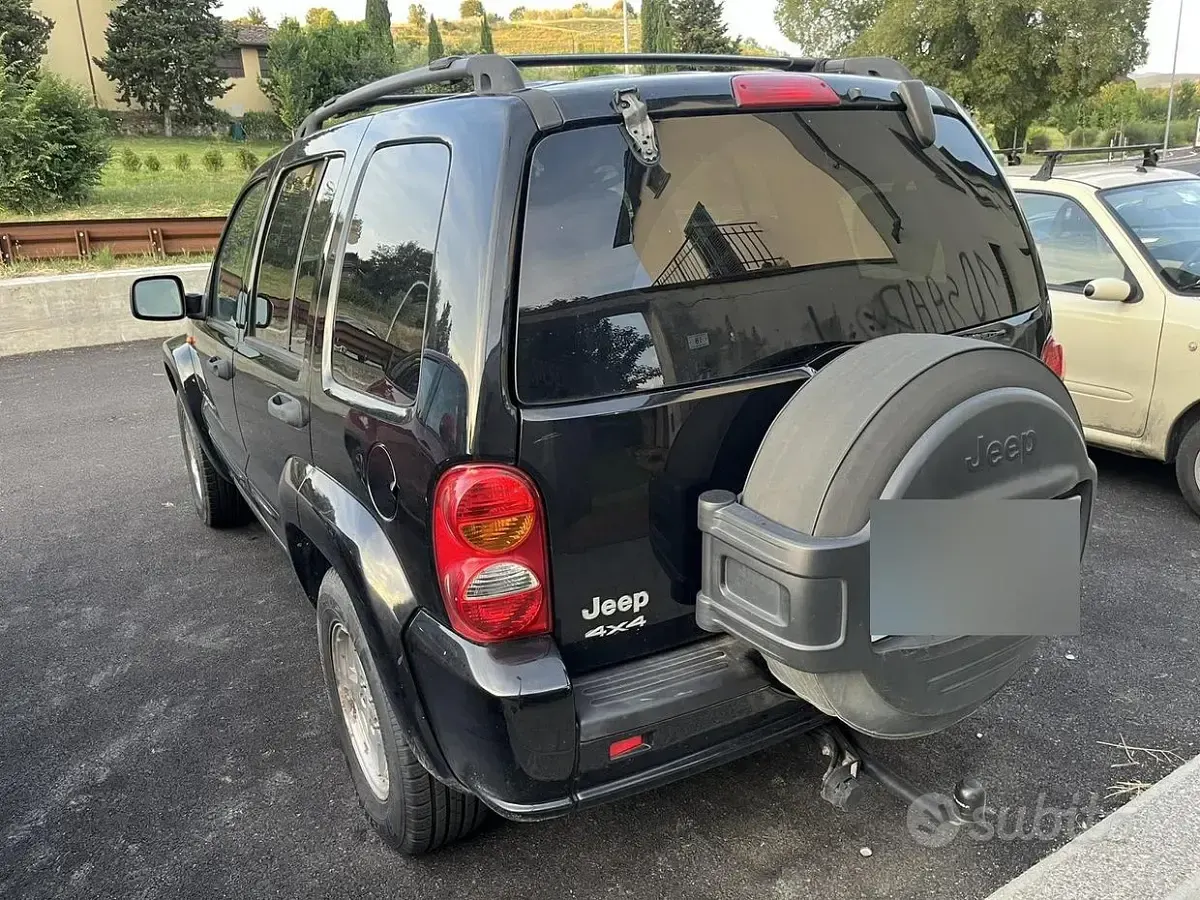 Usata Jeep Cherokee 150 CV (110 kW) 2003 Nero SUV