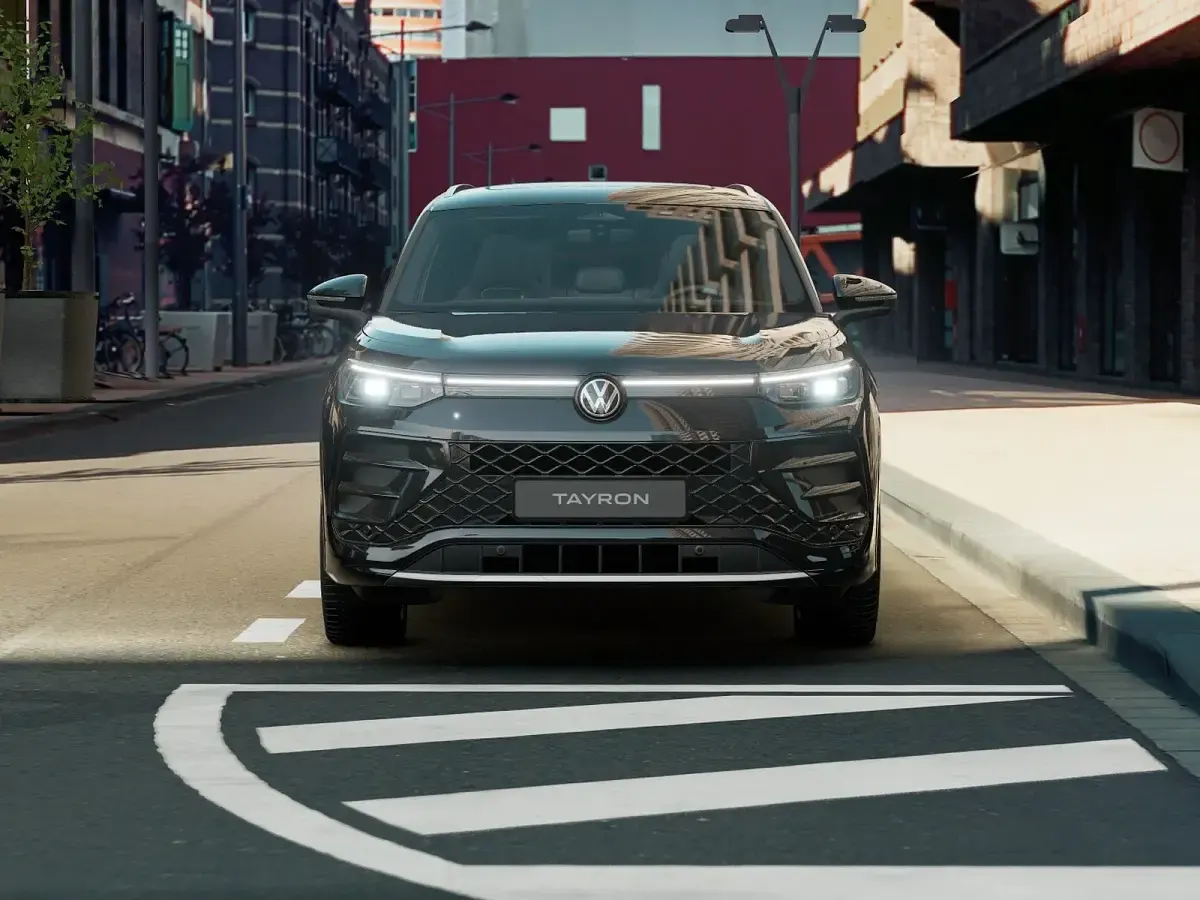 Nuova VW Tayron R-line Plus 204 CV (150 kW) 2026 Grenadill black metallizzato SUV