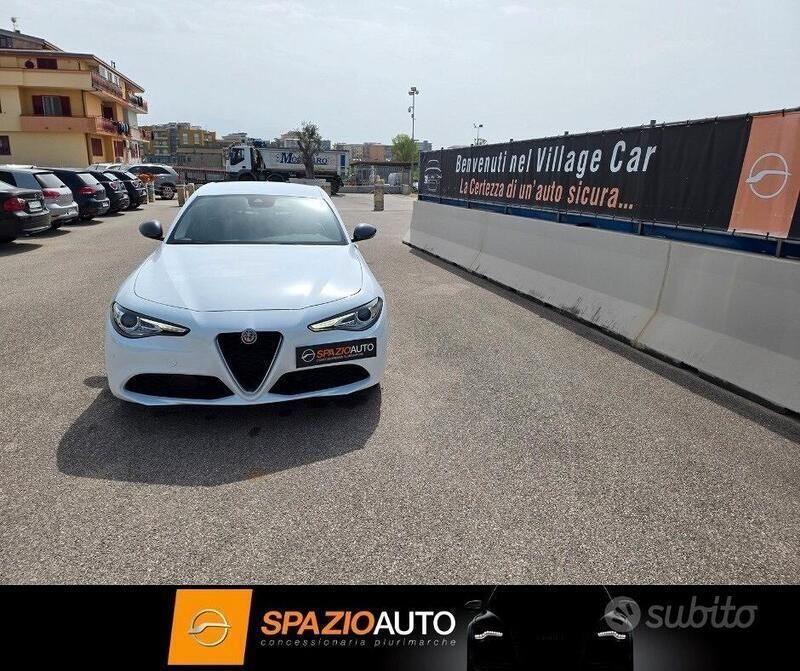 Bianco Usata 2020 Alfa Romeo Giulia Super Tre volumi | 23.900 € (Cara) - Immagine 1/4