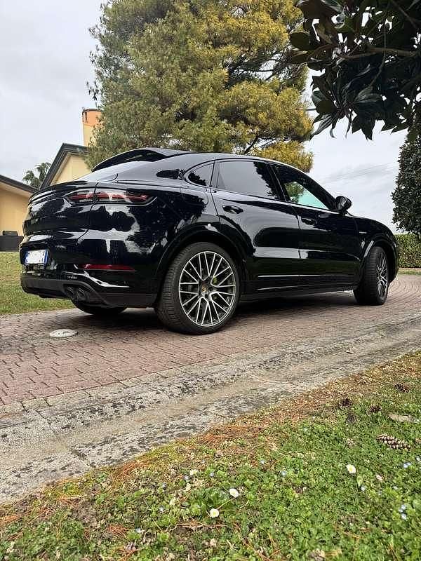 Usata Porsche Cayenne Platinum Edition 462 CV (339 kW) 2022 Nero SUV