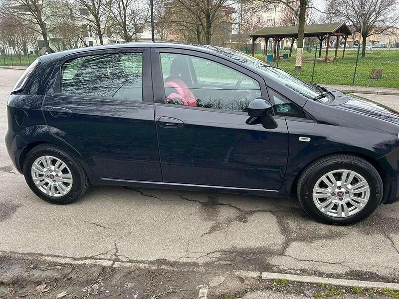 Usata Fiat Punto Lounge 95 CV (69 kW) 2014 Blu/azzurro Utilitaria