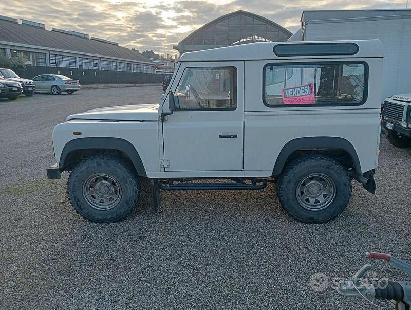 Usata Land Rover Defender 68 CV (50 kW) 2004 Bianco SUV
