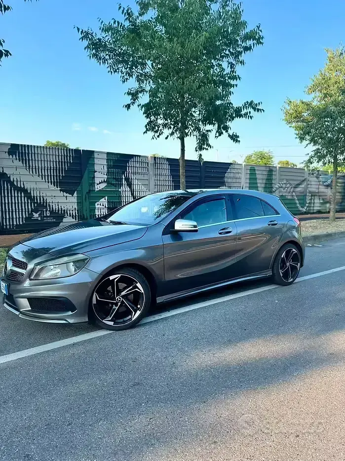 Usata Mercedes A200 Premium 136 CV (100 kW) 2013 Grigio Utilitaria