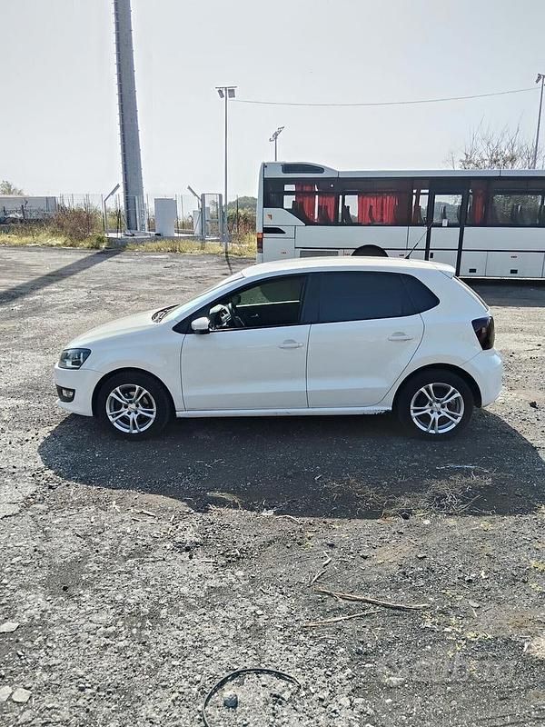 Usata VW Polo Comfortline 75 CV (55 kW) 2011 Bianco Utilitaria