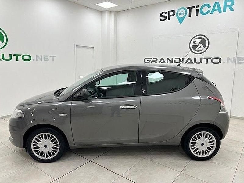 Usata Lancia Ypsilon Silver 95 CV (69 kW) 2016 Grigio Utilitaria