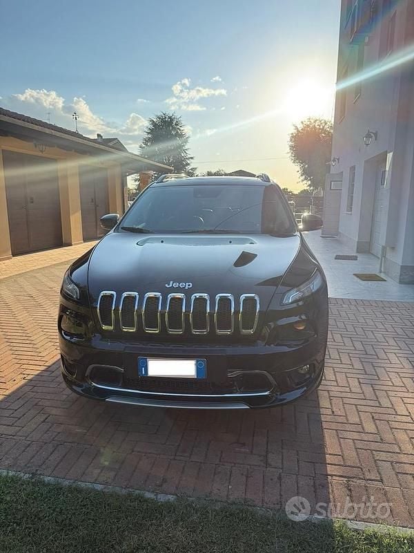 Nero Usata 2016 Jeep Cherokee Overland SUV | 9000 € (Ottimo prezzo) - Immagine 1/4