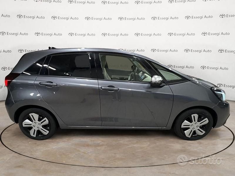 Usata Honda Jazz Executive 98 CV (72 kW) 2022 Grigio Utilitaria