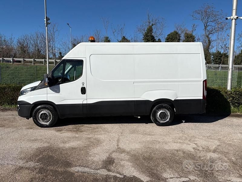 Usata Iveco Daily 145 CV (106 kW) 2016 Bianco Berlina