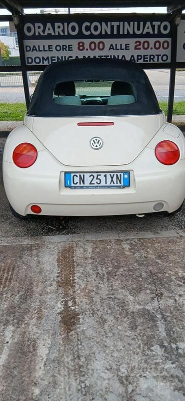 Usata VW New Beetle 101 CV (74 kW) 2004 Bianco Utilitaria