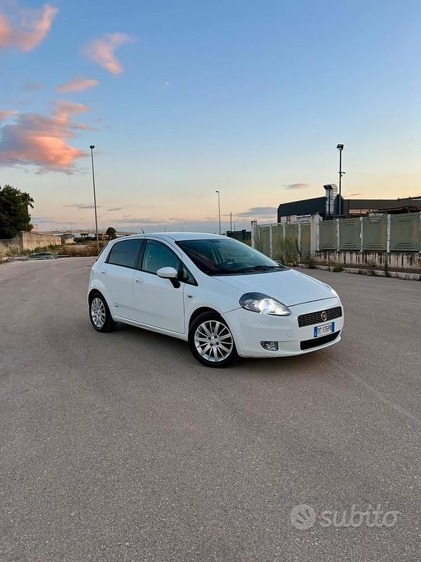 Usata Fiat Grande Punto 90 CV (66 kW) 2007 Bianco Utilitaria