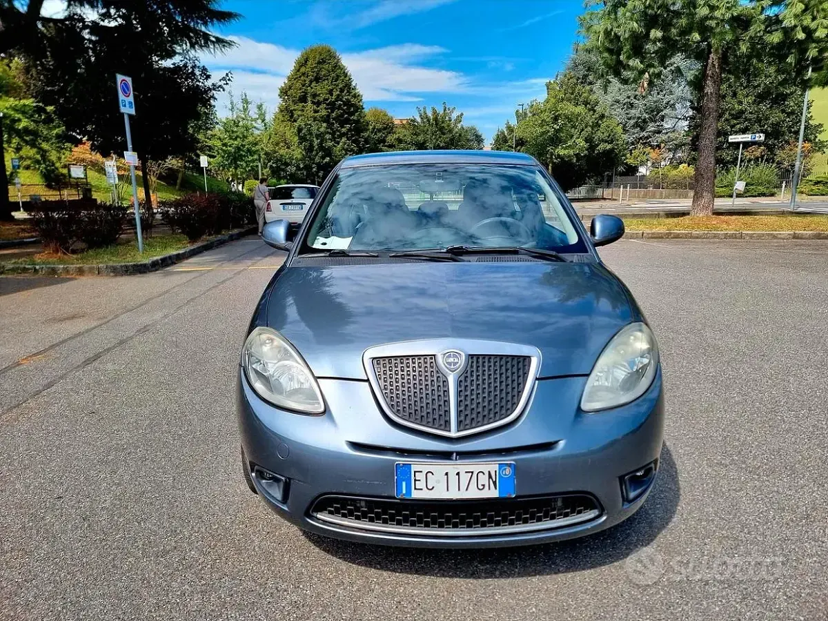 Usata Lancia Ypsilon 77 CV (56 kW) 2010 Grigio Utilitaria