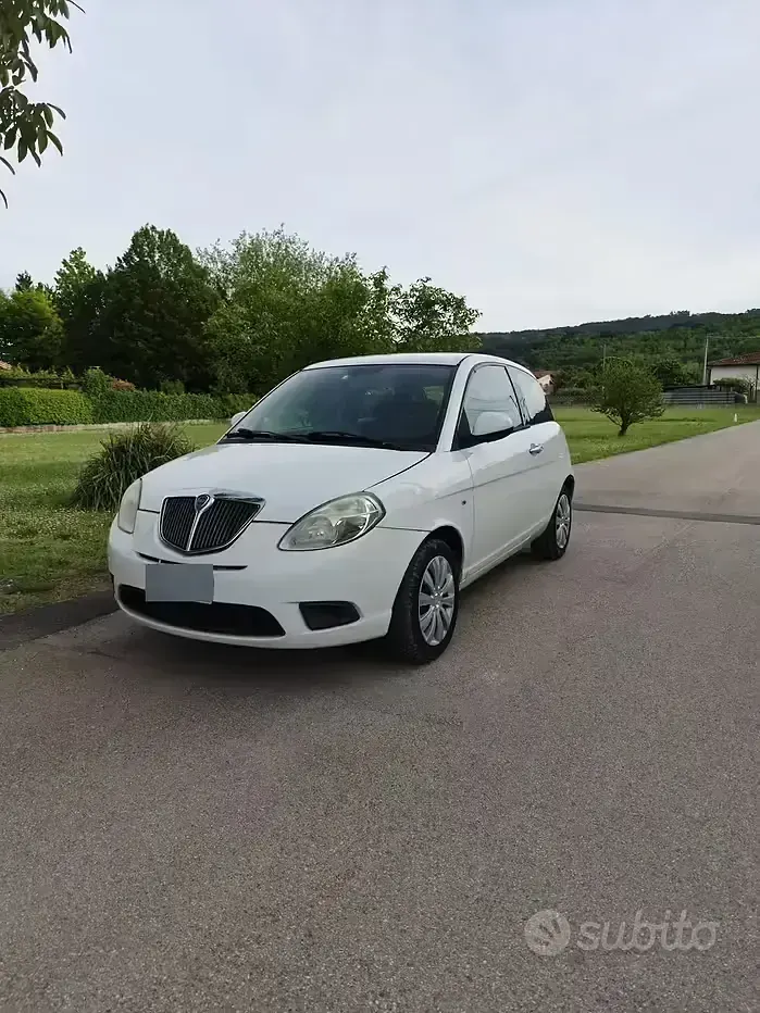Usata Lancia Ypsilon 75 CV (55 kW) 2010 Bianco Utilitaria