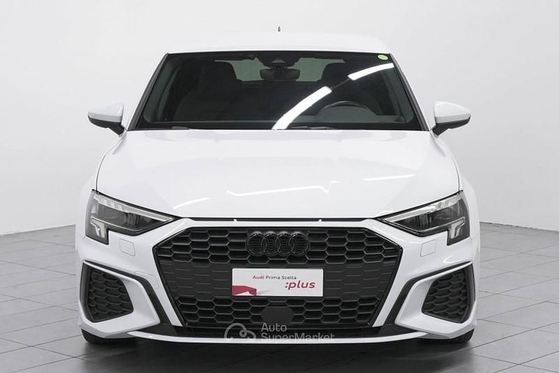 Usata Audi A3 S-Line 150 CV (110 kW) 2023 Bianco ghiaccio metallizzato Berlina