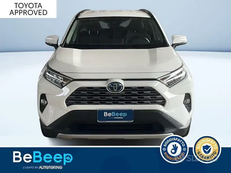 Usata Toyota RAV4 Hybrid 217 CV (159 kW) 2021 Bianco pastello SUV