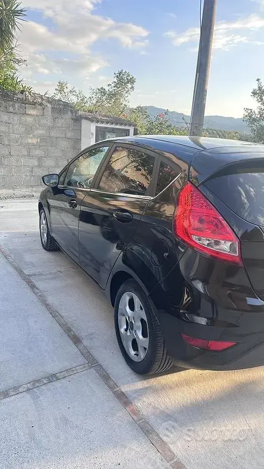Usata Ford Fiesta Titanium 71 CV (52 kW) 2012 Nero Utilitaria