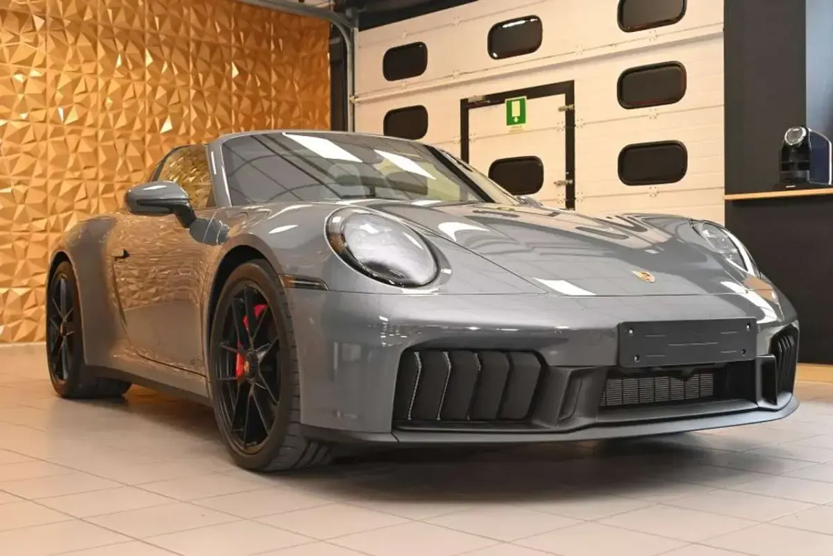Usata Porsche 992 Chrono 541 CV (397 kW) 2026 Grigio ardesia metallizzato Cabrio