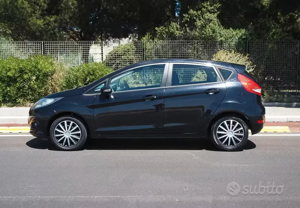 Usata Ford Fiesta Titanium 82 CV (60 kW) 2010 Nero Berlina