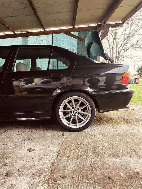 Usata BMW 320 150 CV (110 kW) 1991 Nero Berlina