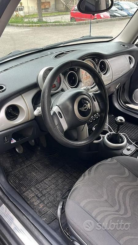 Usata Mini Cooper 75 CV (55 kW) 2003 Grigio Utilitaria