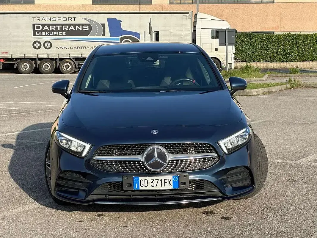 Usata Mercedes A200 AMG 163 CV (119 kW) 2020 Blu/azzurro Berlina