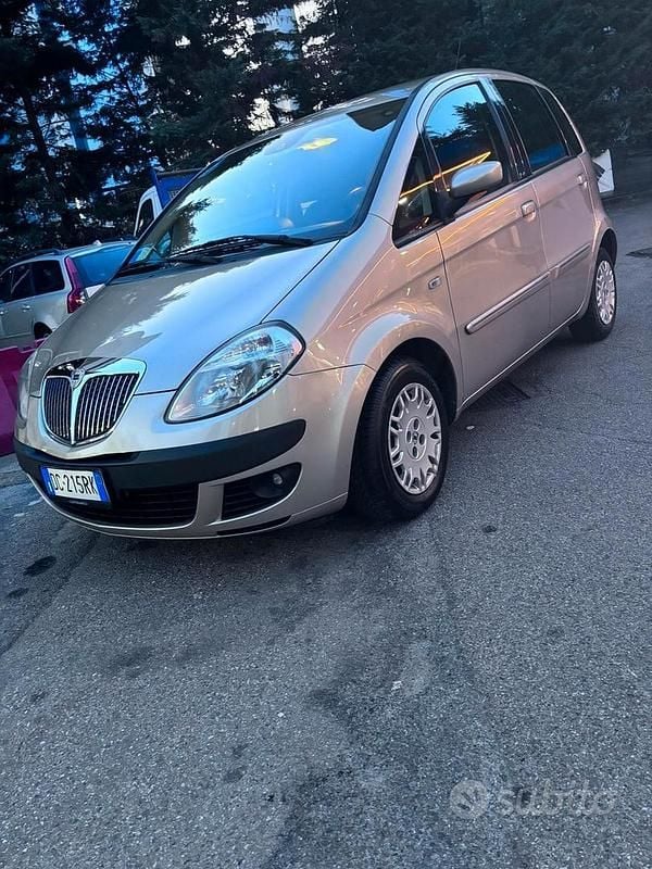 Usata Lancia Musa 2007 Giallo Monovolume